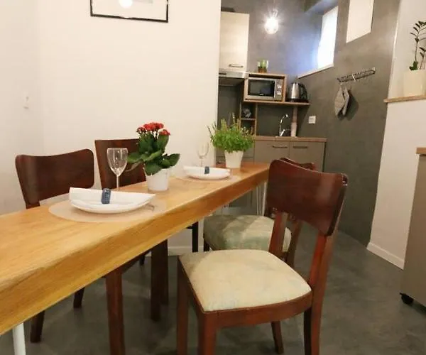 Val & Mar Apartman *